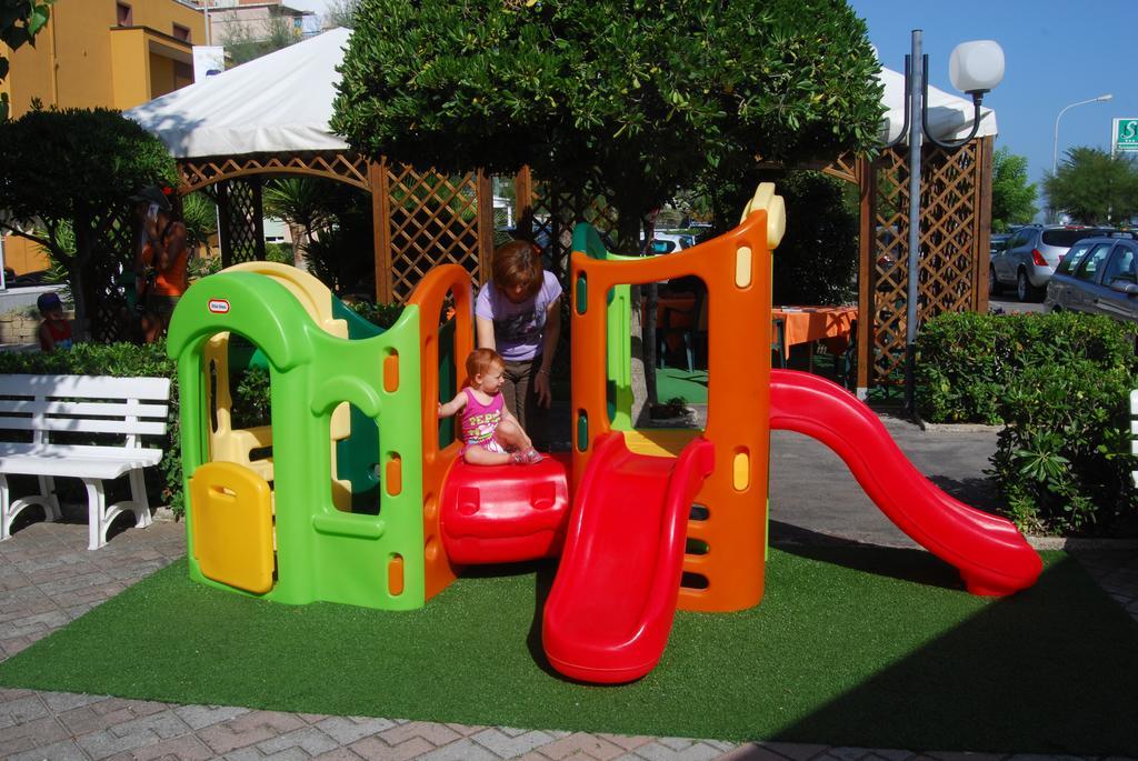 Hotel Perla سينِغاليا المظهر الخارجي الصورة
