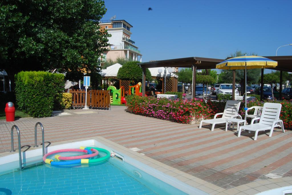 Hotel Perla سينِغاليا المظهر الخارجي الصورة