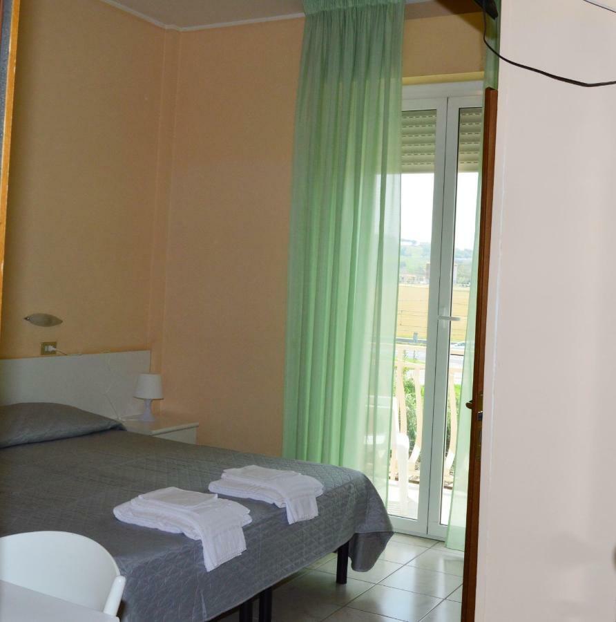 Hotel Perla سينِغاليا المظهر الخارجي الصورة