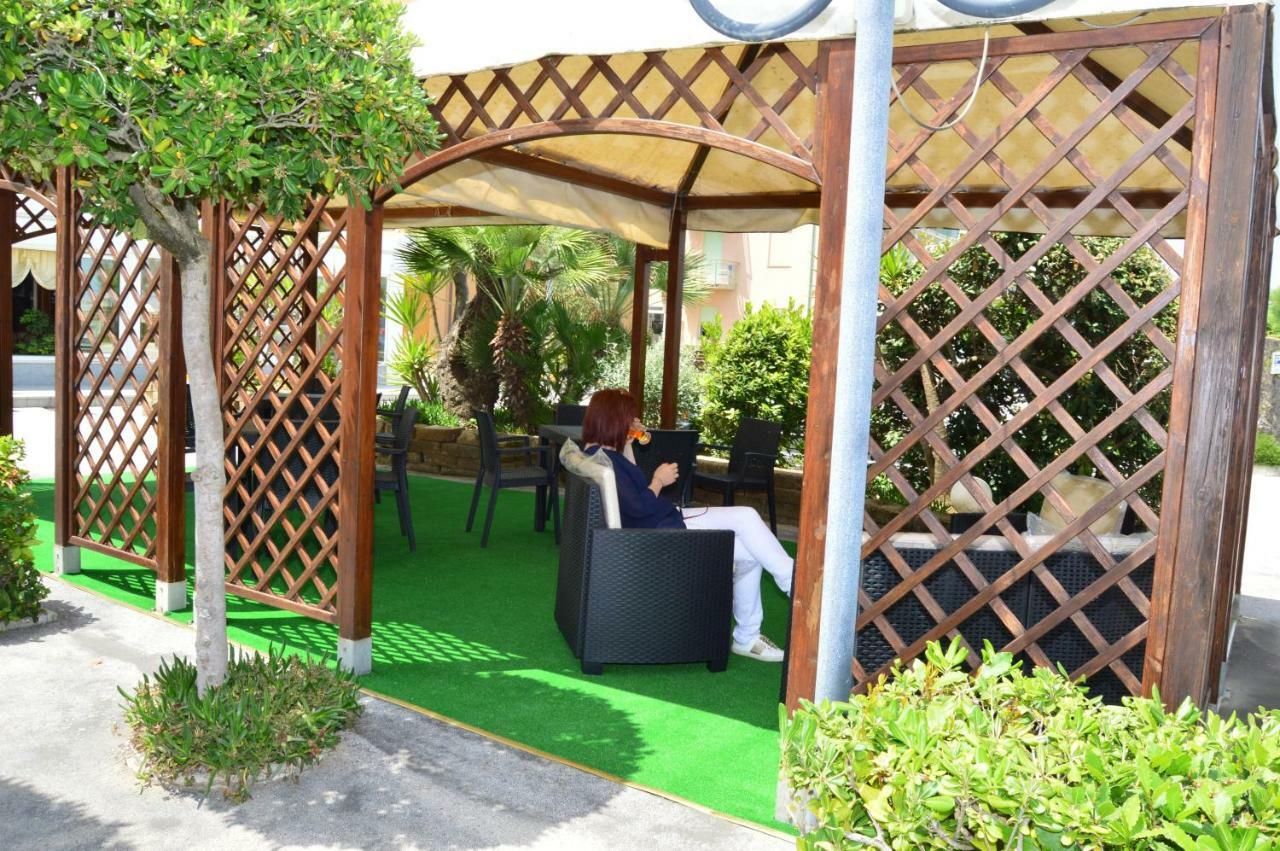 Hotel Perla سينِغاليا المظهر الخارجي الصورة